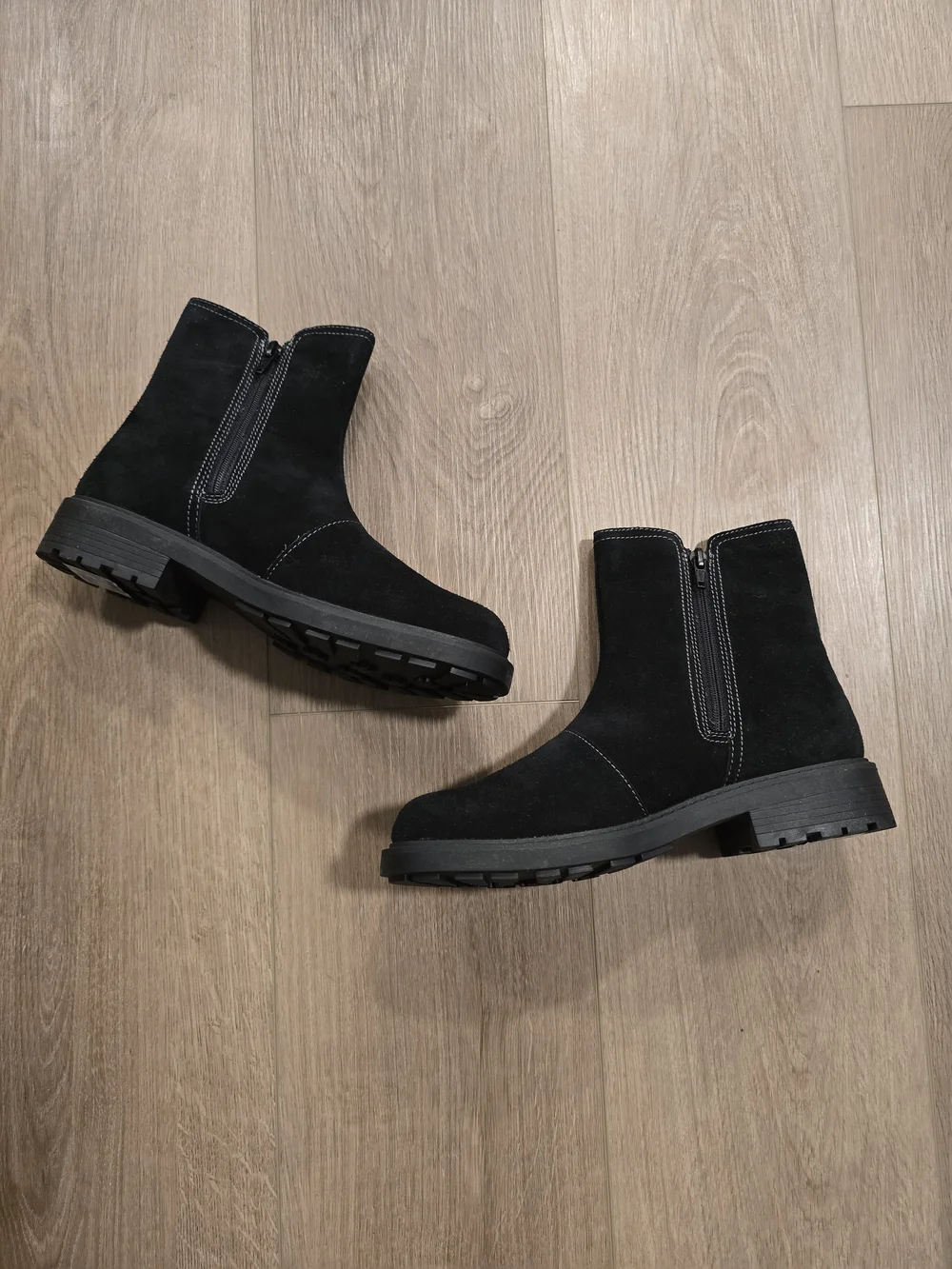 Clarks Opal Sky Women's Black Suede Chelsea Lug Ankle Boots Size 7 M